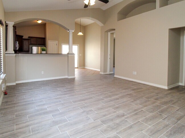 Foto del edificio - 2216 Amber Point Pl