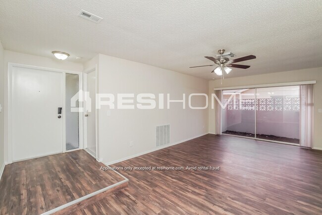 Foto del edificio - 1968 Radcliffe Dr E