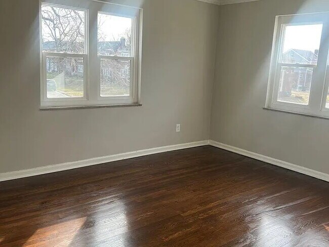 Foto del edificio - 1009 Lilley Ave