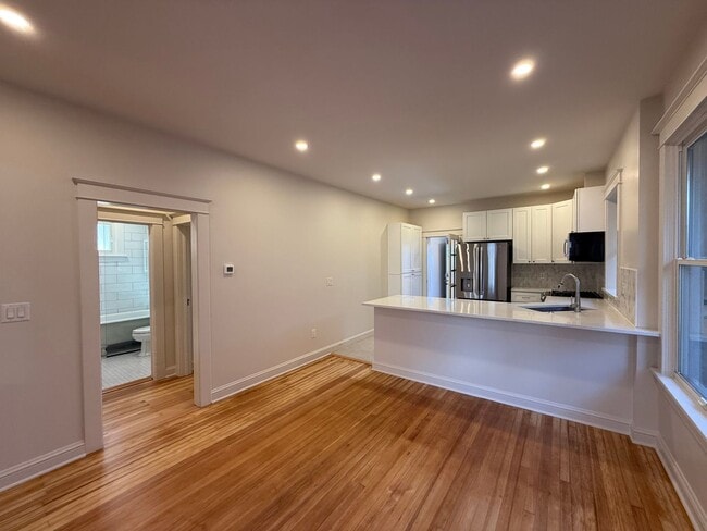 Building Photo - Bright & Modern Two-Bed Home Near Rocky Mountain Lake Park!!