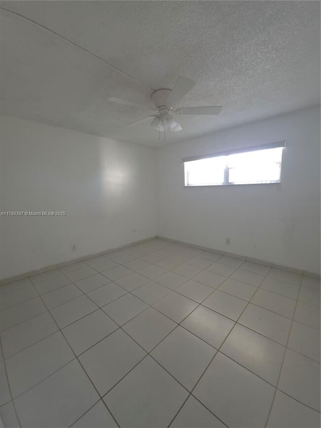 Foto del edificio - 8940 S Hollybrook Blvd