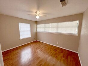 Building Photo - 2703 Thomas Ave