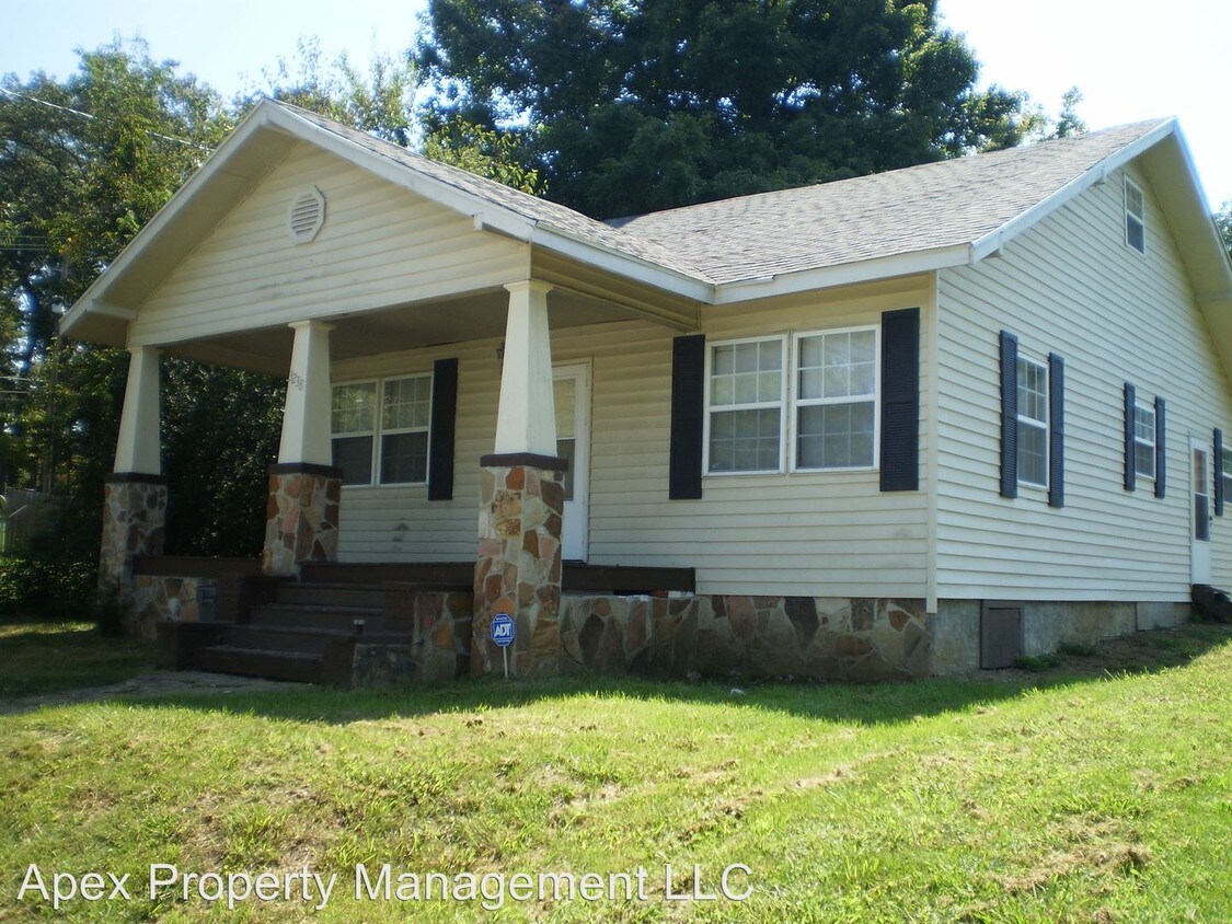 3 br, 1.5 bath House 3238 Shields Avenue House Rental in Knoxville