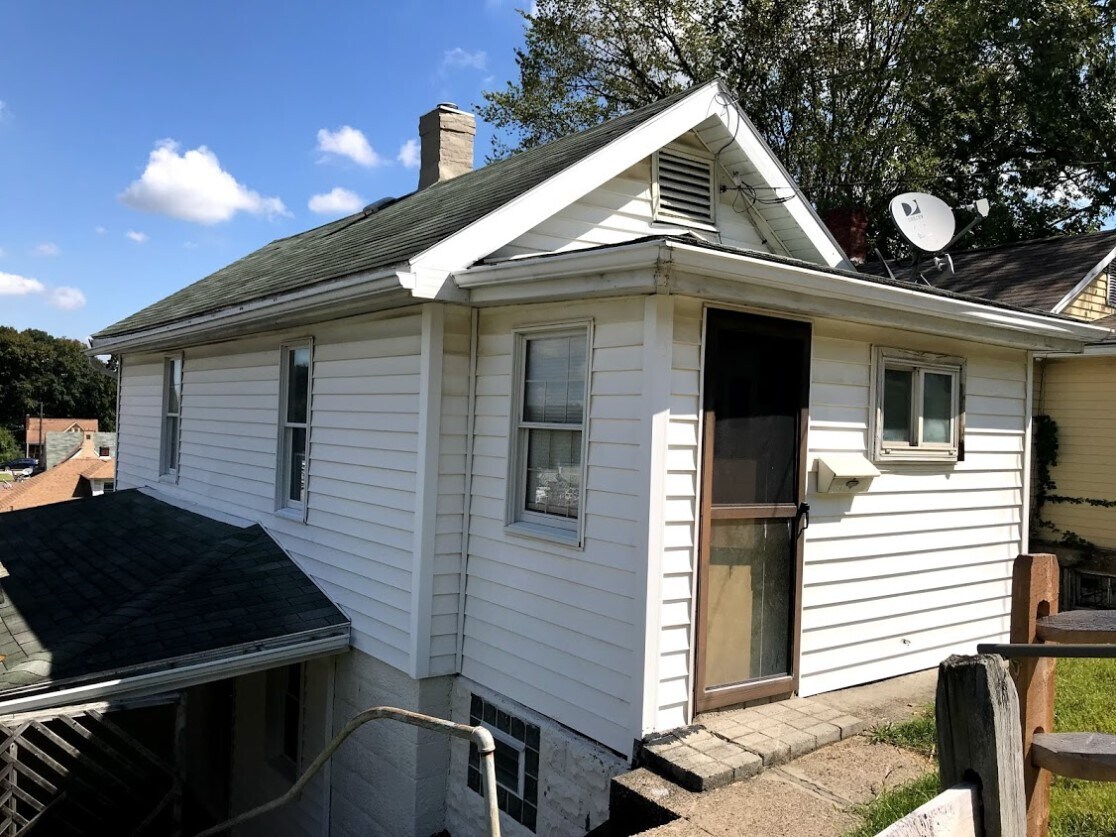 1037 Worthington Ave, Clairton, PA 15025 House Rental in Clairton, PA