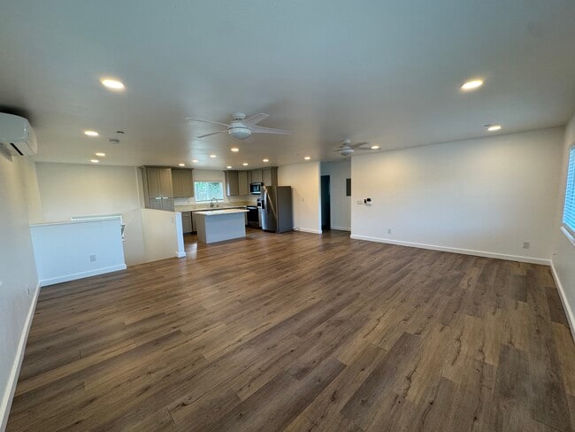 Building Photo - 41-675A Mokulama St