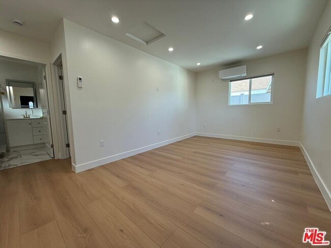 Foto del edificio - 19055 Gledhill St