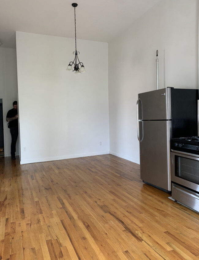Foto del edificio - 1540 Dekalb Ave