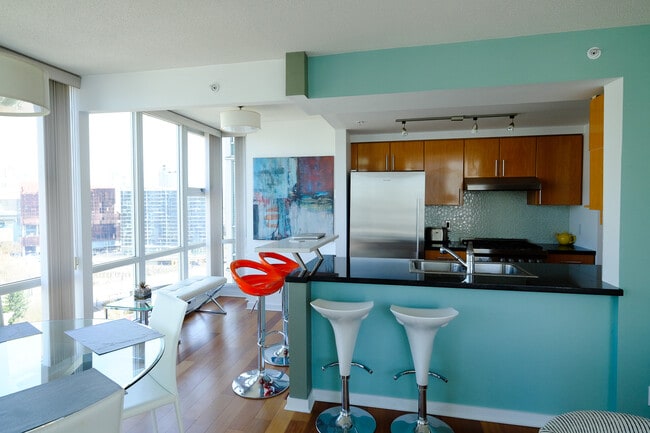 Building Photo - 1906-1077 Marinaside