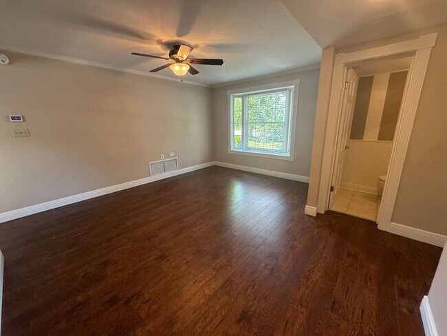 Foto del edificio - Gulf Breeze - Proper - 5 bedroom, 3.5 bathroom with pool and lawn care included
