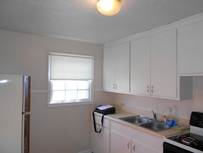 Building Photo - 4403 E Bayley St
