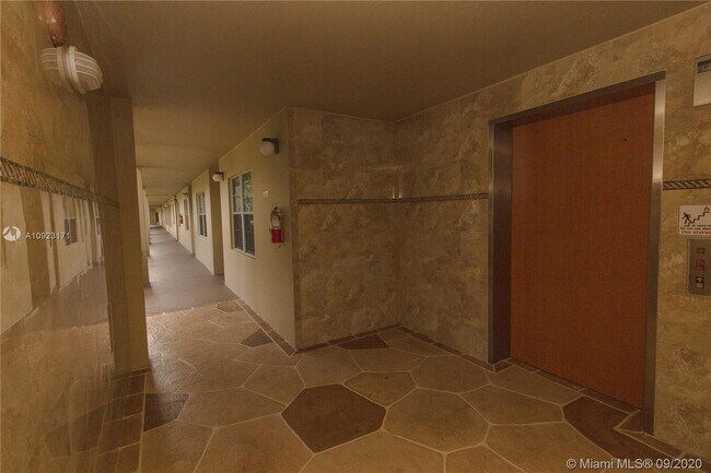 Building Photo - 1300 SW 125th Ave