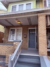 Building Photo - 834 Chambers St