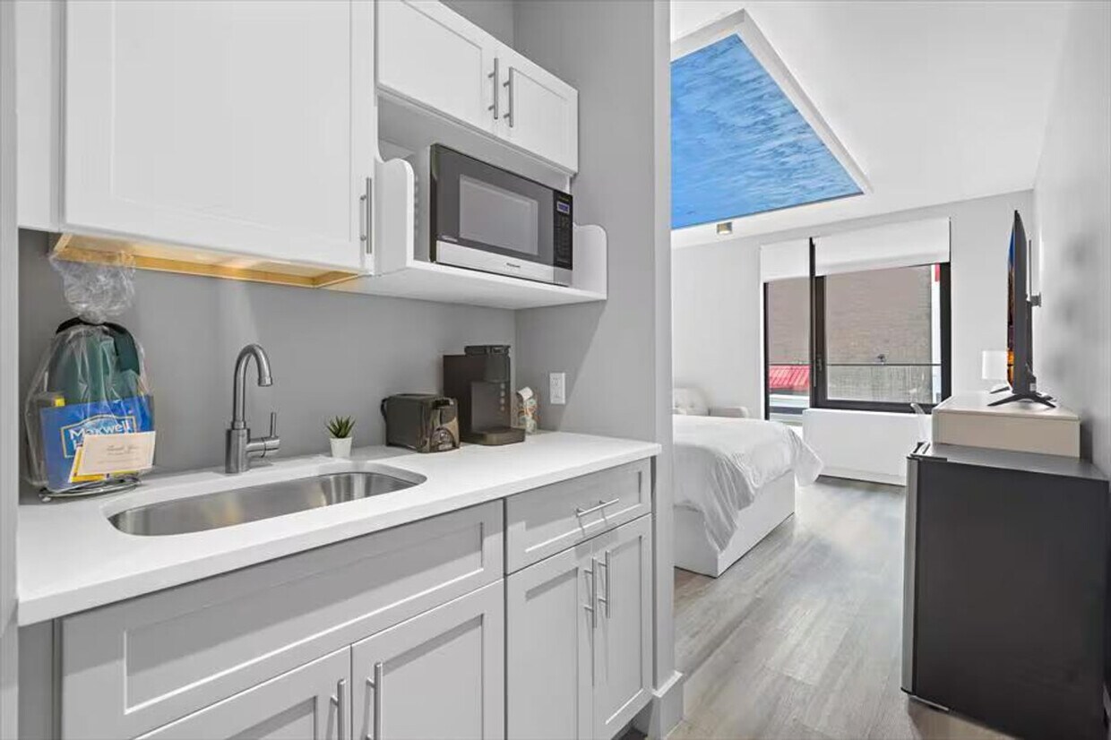 Foto principal - 228 E 135th St