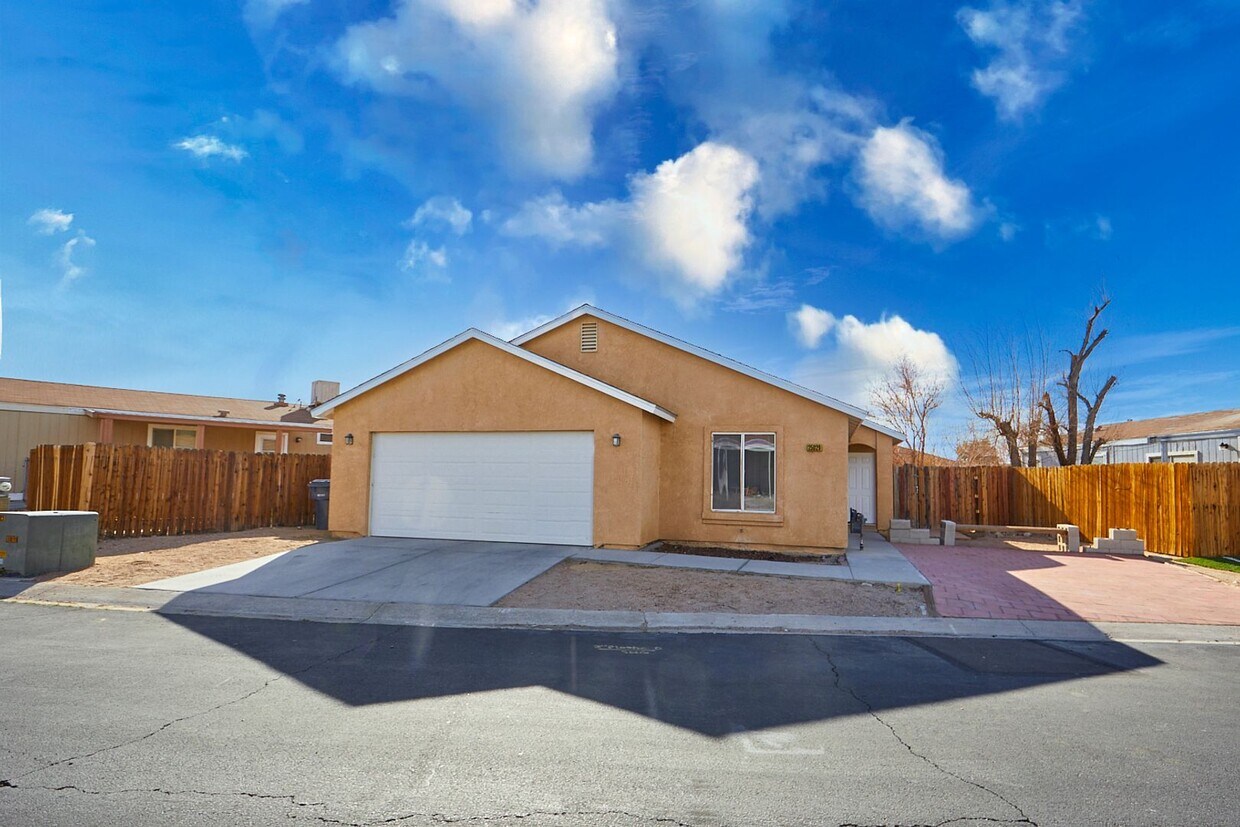 Foto principal - 3 BEDROOM BARSTOW HOME