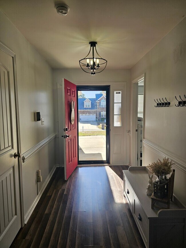 Building Photo - NEW LISTING!!!! Dont Miss Out
