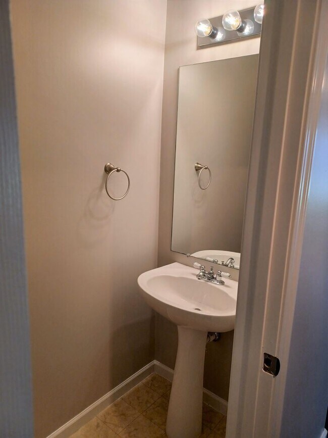 Foto del edificio - 3 br, 2.5 bath House - 8116 Valley Oak Drive