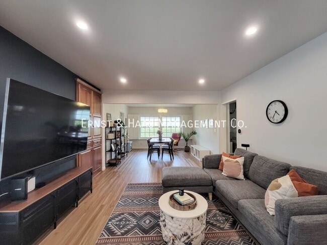 Building Photo - 5632 Hazelbrook Ave