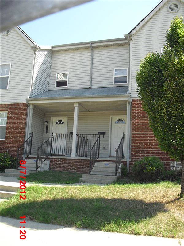 Building Photo - 14200 Kercheval St