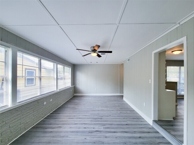Foto del edificio - 7426 Bigwood St
