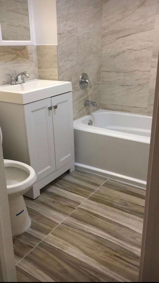 Building Photo - 144 Daly Ave