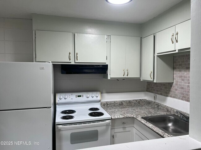 Foto del edificio - 1040 Bert Rd