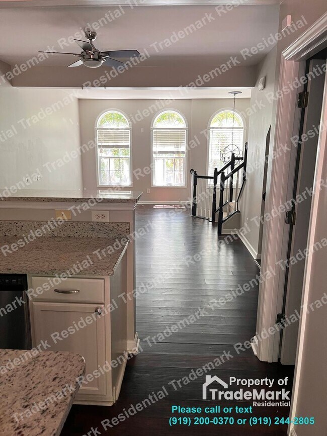 Foto del edificio - 3 bedroom 2.5 bath townhouse with garage