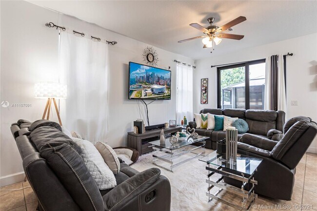 Foto del edificio - 4851 NW 57th Ct