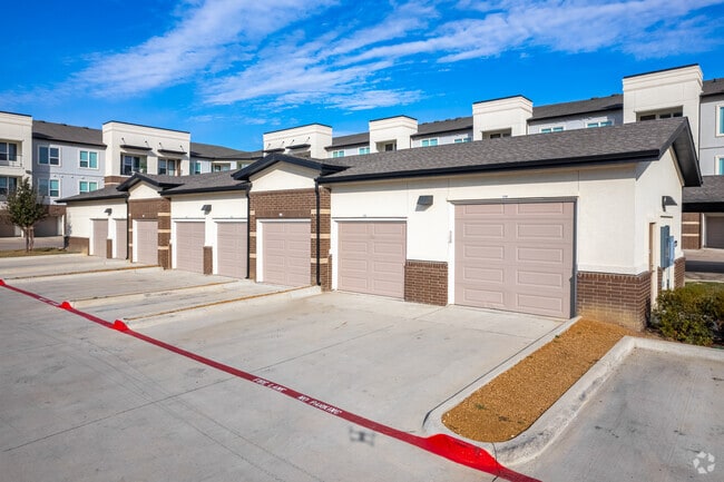 Detached Garages - Vercanta at Burleson