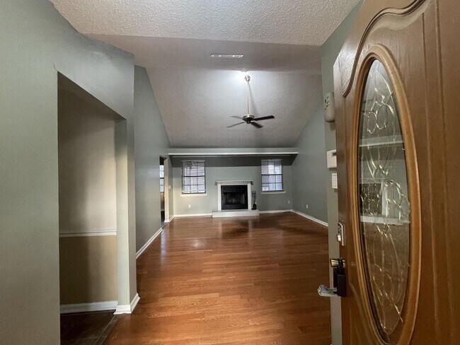 Building Photo - 801 Grove Pl
