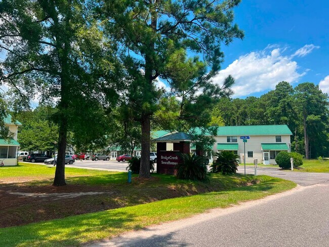 Building Photo - 1240 Shalom Dr