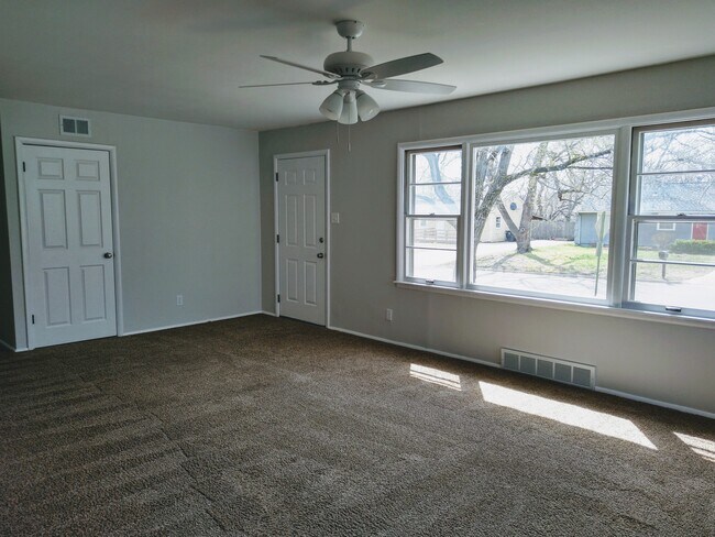 Sala de estar - 1312 SW Glendale Dr