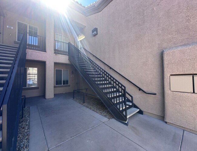 Building Photo - 1 BEDROOM DOWNSTAIRS CONDO IN GATED COMMUNITY 1 CAR GARAGE
