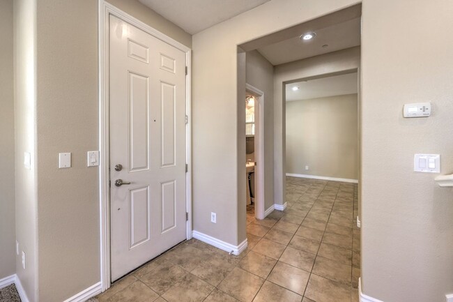 Building Photo - Beautiful  Townhome in the Southwest Area