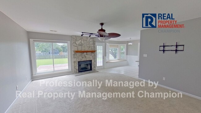 Foto del edificio - Charming Ranch Style Home with Spacious Fenced Yard