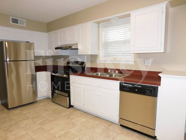 Building Photo - 2493 Tarbet Dr