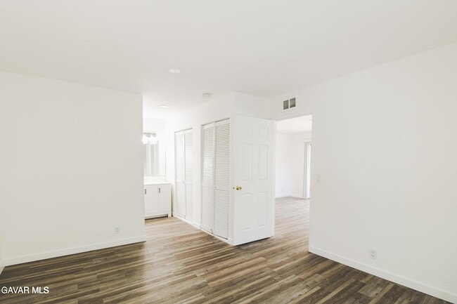 Building Photo - 2554 Olive Dr
