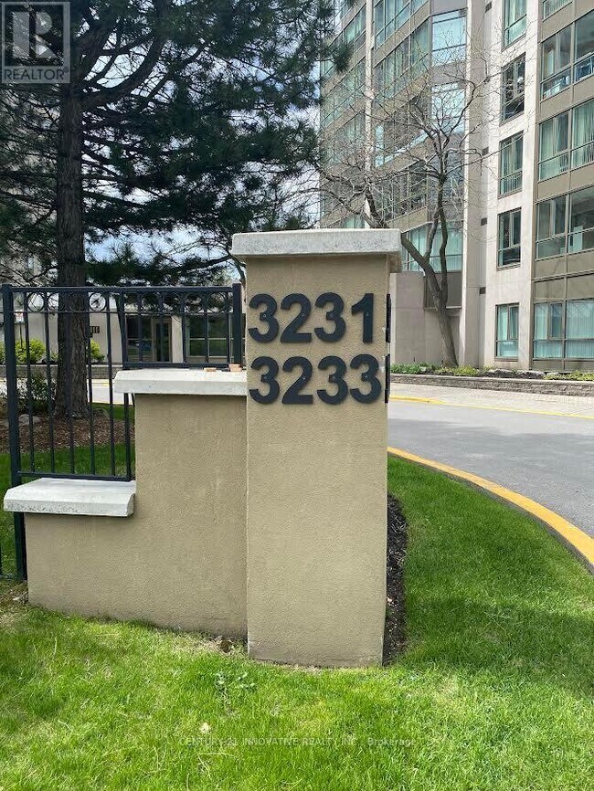 Photo du bâtiment - 511-3233 EGLINTON Ave