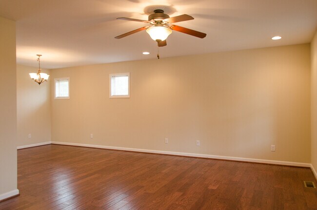 Building Photo - 324 Stone Creek Dr