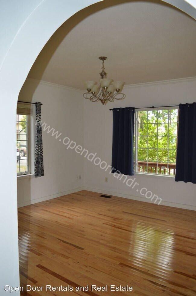 Building Photo - 4 br, 1.5 bath House - 1337 S Wabash Ave