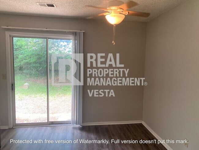 Building Photo - Spacious Townhouse in Bonaire - Section 8 ...