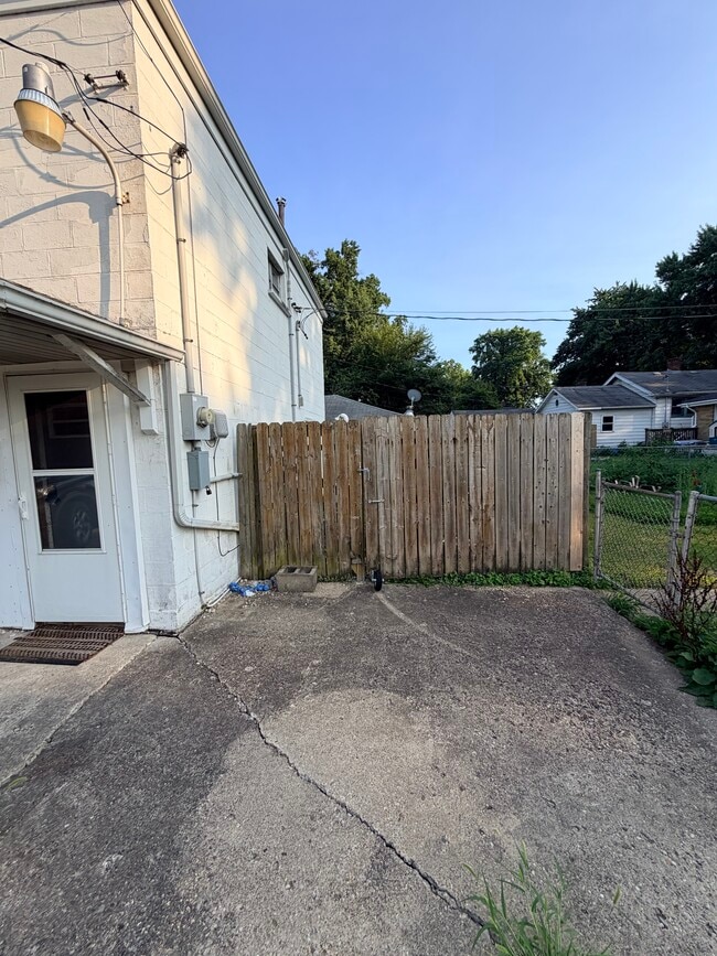 Recreational area - 814 W Highland Ave