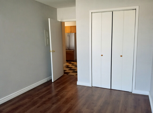 Bedroom(2) 214-95 - 95 Barrie Rd
