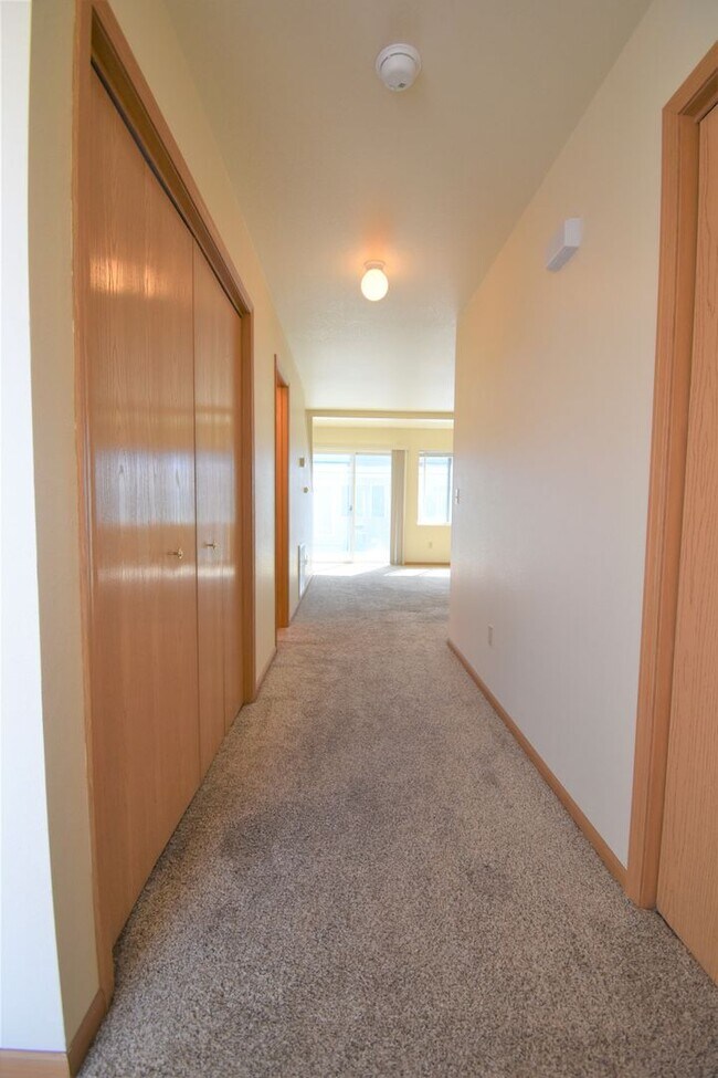 Foto del edificio - Townhouse style 2bed 1.5bath with attached garage