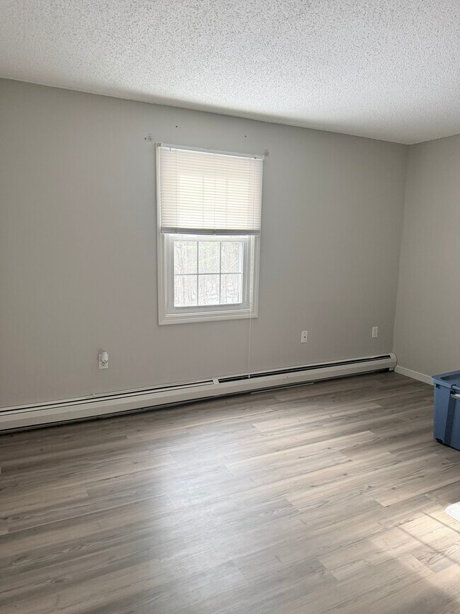 Building Photo - 3 Oak Hill Ln