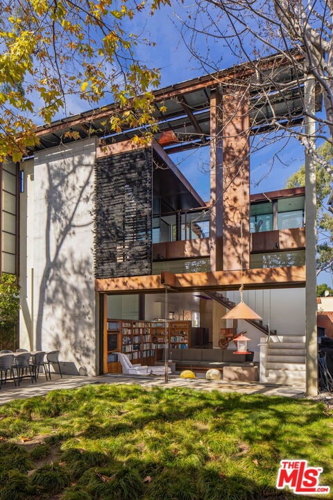 Foto del edificio - 615 Woodlawn Ave