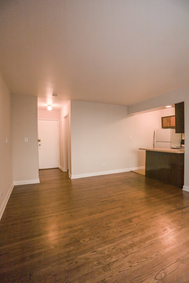 Building Photo - 5859 N Winthrop Ave