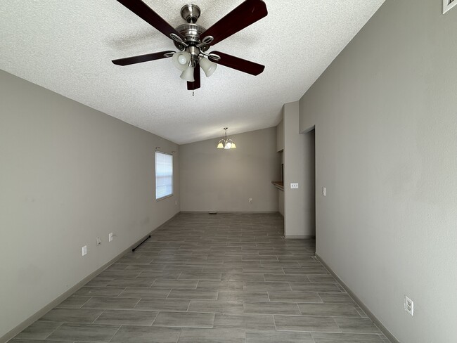 Foto del edificio - 1958 Crystal Grove Dr