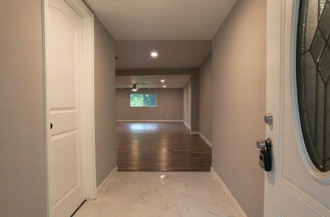 Foto del edificio - 25373 Goodson Rd