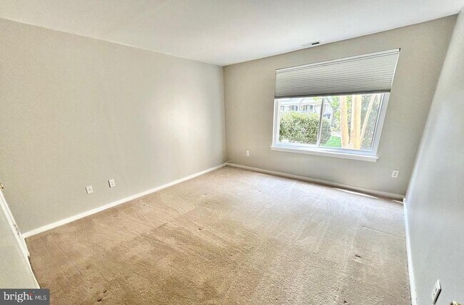Building Photo - 313 Gregorys Way