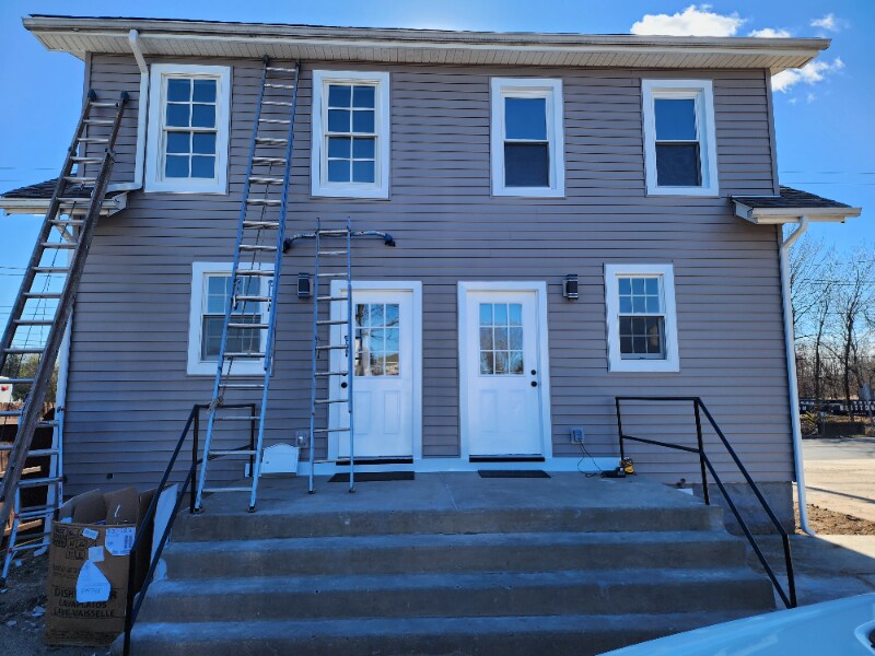 Primary Photo - 538 W Bridge St